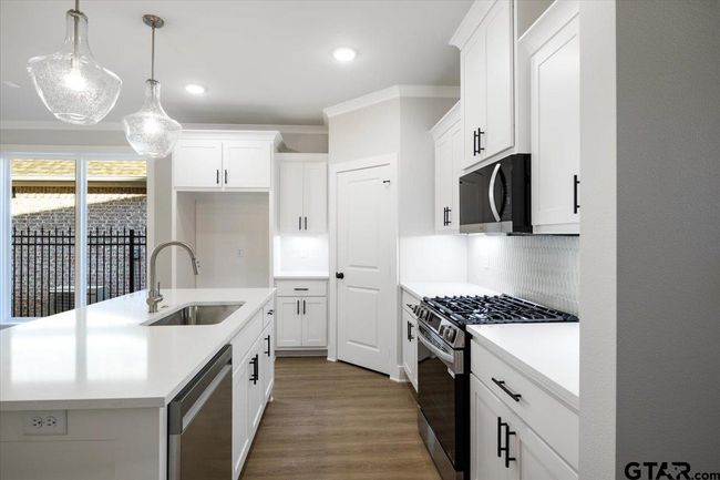 9256 Villas Ct, House other with 4 bedrooms, 2 bathrooms and null parking in Tyler TX | Image 6