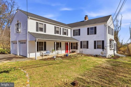 72 Poor Farm Rd, Pennington, NJ, 08534-3801 | Card Image