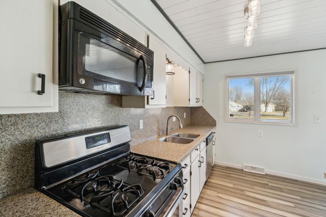 1720 6 Th Ave W, Townhouse with 3 bedrooms, 2 bathrooms and null parking in Shakopee MN | Image 11