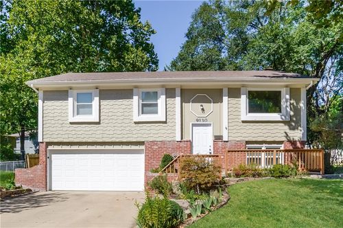 9130 Grant Ln, Overland Park, KS, 66212-4829 | Card Image