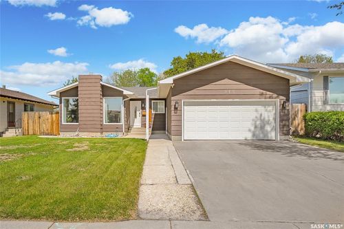215 Neatby Cres, Saskatoon, SK, S7M4W9 | Card Image