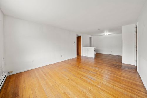 8-11 Colonial Village Dr, Arlington, MA, 02474-3941 | Card Image