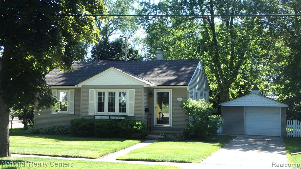 Holcomb Rd, Clarkston, MI 48346