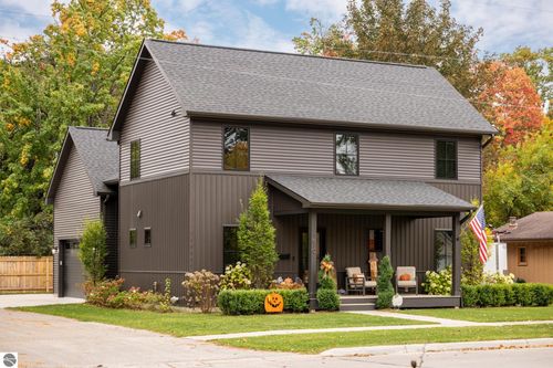 1610 Beadle St, Traverse City, MI, 49686-2905 | Card Image
