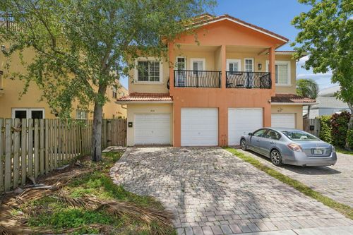 819 Sw 7th Ave, Fort Lauderdale, FL, 33315-3817 | Card Image