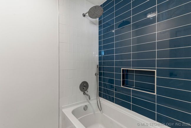 Pullman bathroom with dual vanity that is shared between bedroom 4 and 5 | Image 60