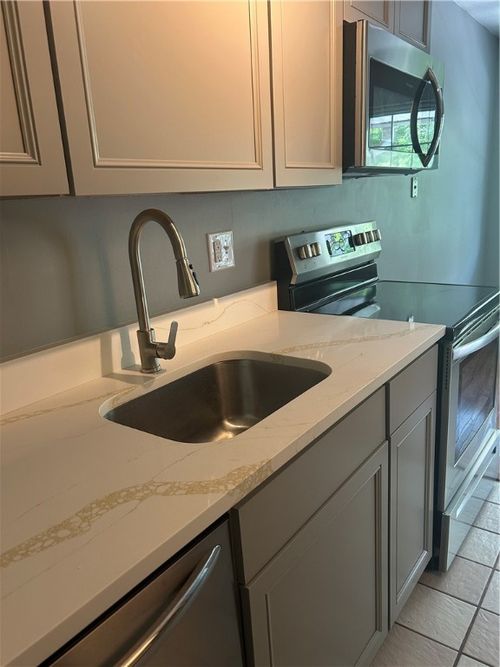 5c-25 Bullocks Point Avenue, East Providence, RI, 02915 | Card Image