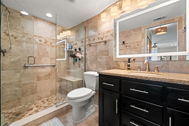 Spa-like master bathroom | Image 19