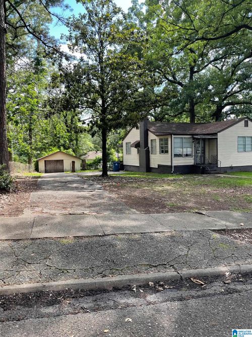 521 Osceola Cir, FAIRFIELD, AL, 35064-1115 | Card Image