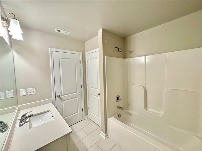 5576 Rockfern Dr, Townhouse with 3 bedrooms, 3 bathrooms and 4 parking in Lilburn GA | Image 19