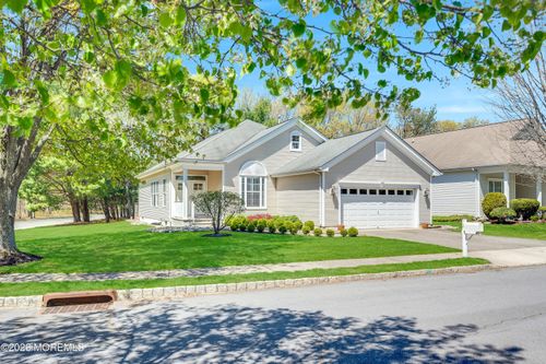 2 Silverspring Dr, Lakewood, NJ, 08701-7505 | Card Image