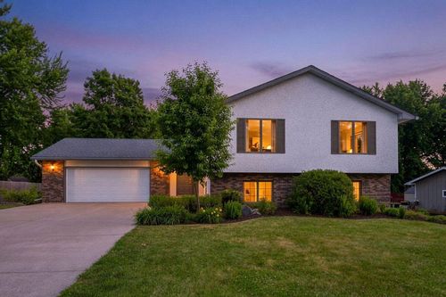 4027 Elmwood Dr, Saint Bonifacius, MN, 55375-1138 | Card Image