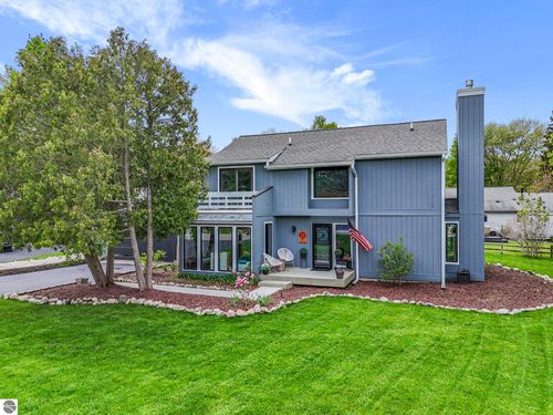 511 Birchwood Ave, Traverse City, MI, 49686-2011 | Card Image
