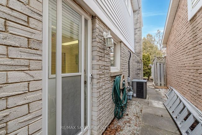 13 Mcgillivary Cres, House other with 4 bedrooms, 3 bathrooms and 4 parking in Brampton ON | Image 37