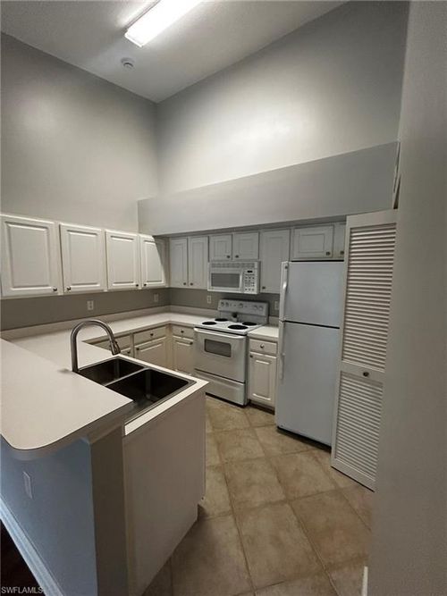 apt-321-4121 Residence Dr, FORT MYERS, FL, 33901-9221 | Card Image