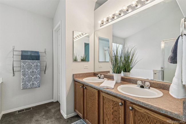 Double sinks in primary bath | Image 18
