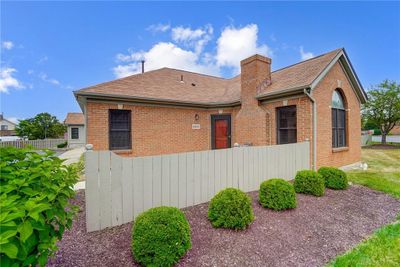 2557 Allister Circle, Condo with 2 bedrooms, 2 bathrooms and null parking in Miamisburg OH | Image 3