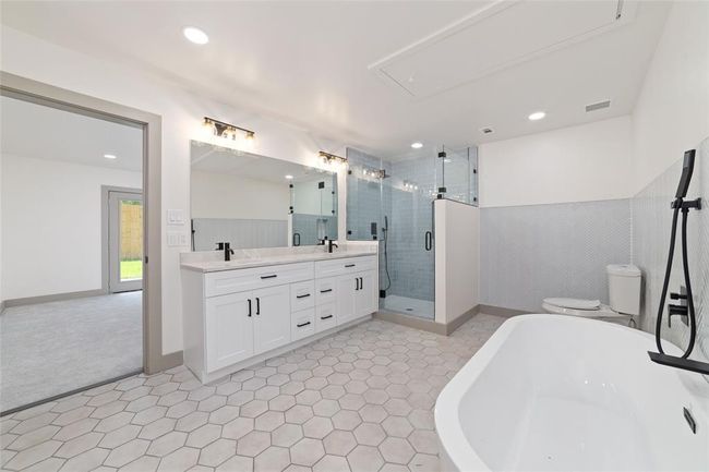 11931 S Red Cedar Cir, House other with 5 bedrooms, 4 bathrooms and 2 parking in The Woodlands TX | Image 13