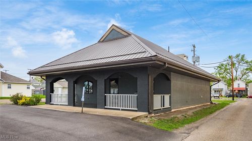 1146 Walnut St, Coshocton, OH, 43812-1746 | Card Image