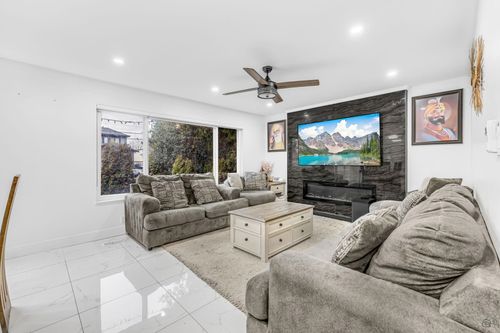 11761 92 Ave, Delta, BC, V4C3L3 | Card Image