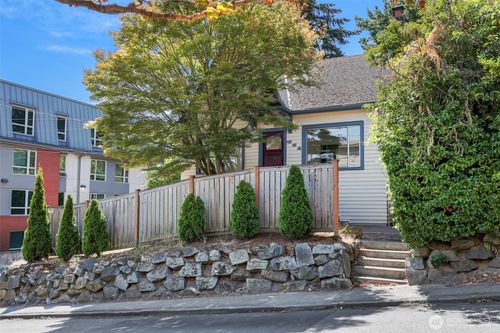 651 W Bertona St, Seattle, WA, 98119-1519 | Card Image