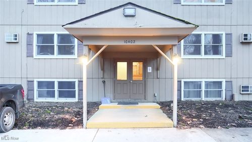 8140 Southwood Dr, Garrettsville, OH, 44231-1166 | Card Image