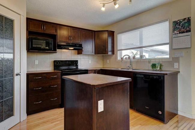 196 Silverado Plains Close Sw, Home with 3 bedrooms, 2 bathrooms and 4 parking in Calgary AB | Image 12