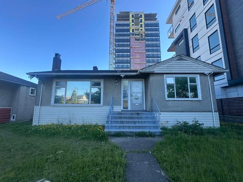 448 W 41st Ave, Vancouver, BC, V5Y2S7 | Card Image