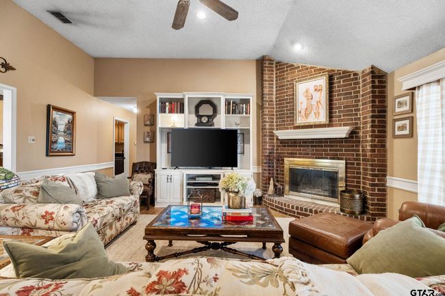 10769 Indigo Ln, House other with 3 bedrooms, 2 bathrooms and null parking in Flint TX | Image 5