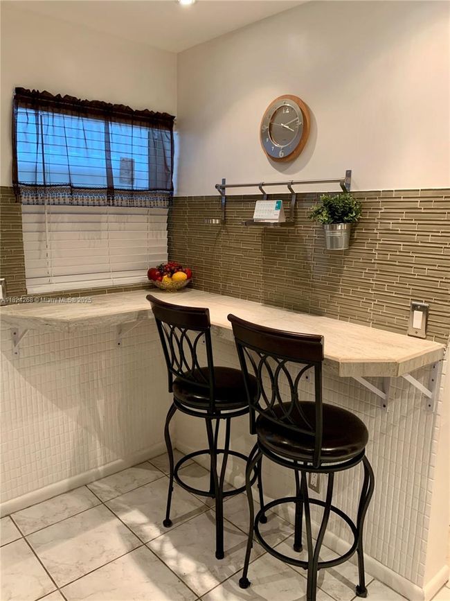 APT-103F - 330 Se 2 Nd St, Condo with 1 bedrooms, 1 bathrooms and null parking in Hallandale Beach FL | Image 6
