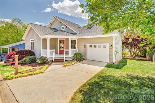 4 Olde Cottage Ln, Asheville, NC, 28803-1688 | Card Image