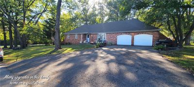 303 S Olive Street, House other with 3 bedrooms, 2 bathrooms and null parking in Windsor MO | Image 1