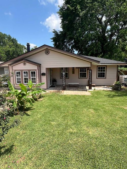 2915 Avenue G, Nederland, TX, 77627-7508 | Card Image