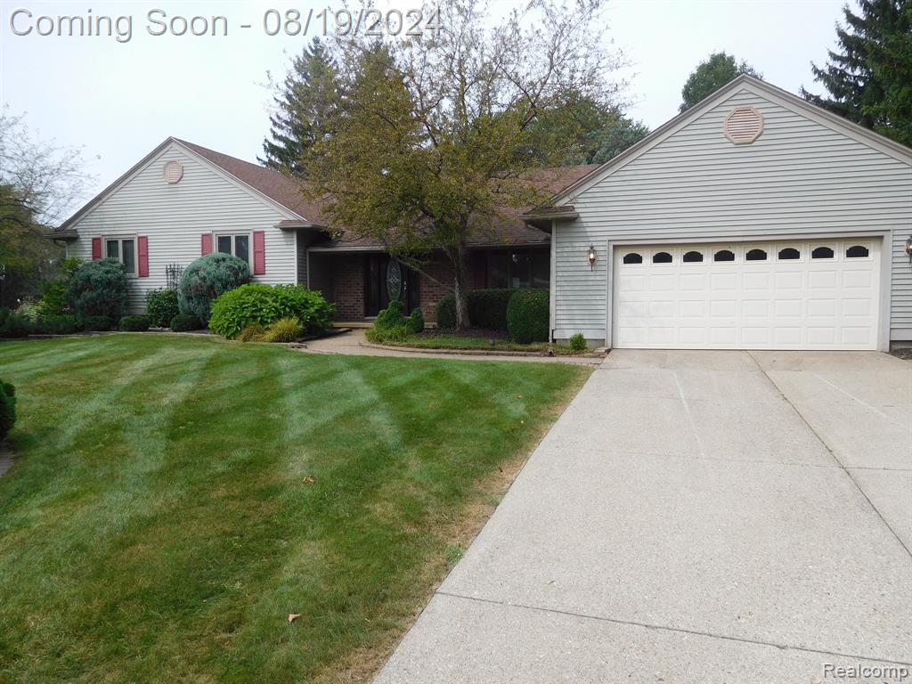 Oakmont Dr, Grand Blanc, MI 48439