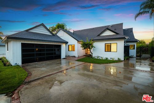 3744 Vineland Ave, Studio City, CA, 91604-3909 | Card Image