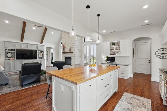 Built-in desk area | Image 17