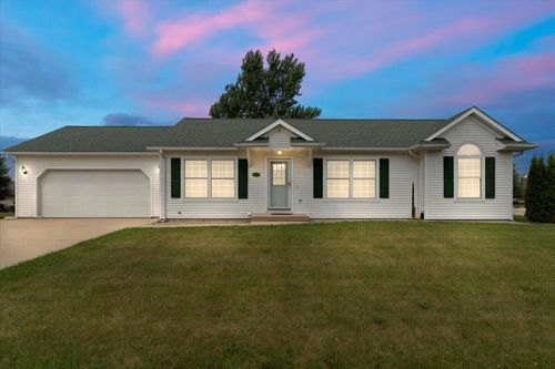 611 Arrowhead Dr, Twin Lakes, WI, 53181-9263 | Card Image
