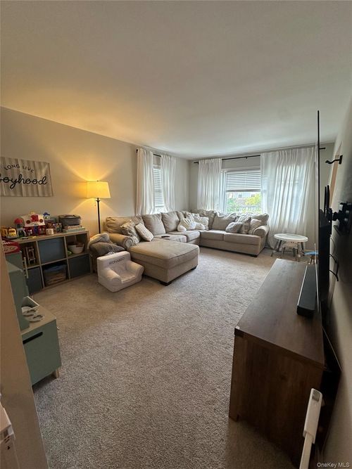 17 Hazel Pl, Lynbrook, NY, 11563-3214 | Card Image