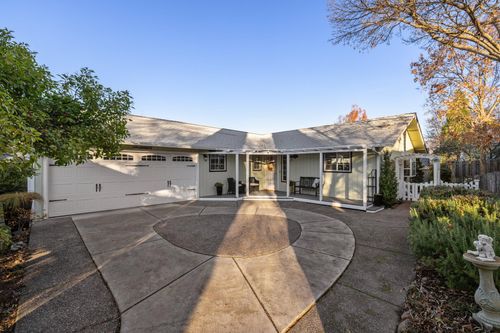 674 Berry Ln, Ashland, OR, 97520-1485 | Card Image