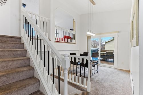 5647 144th St W, Apple Valley, MN, 55124-8082 | Card Image