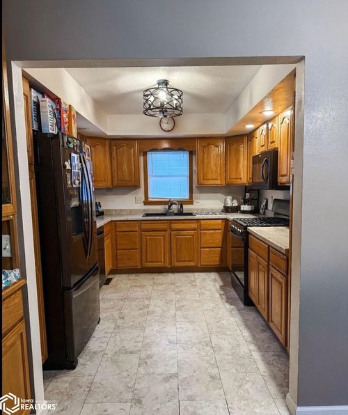 503 W Armstrong Cir, Mount Pleasant, IA, 52641-2815 | Card Image