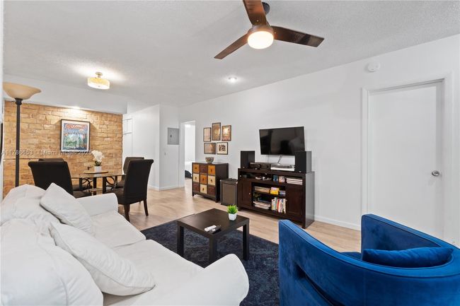 A42 - 6580 Santona St, Condo with 2 bedrooms, 2 bathrooms and null parking in Coral Gables FL | Image 7