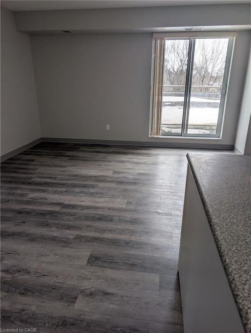 214-736 Old Albert Street, Waterloo, ON, N2L6R4 | Card Image