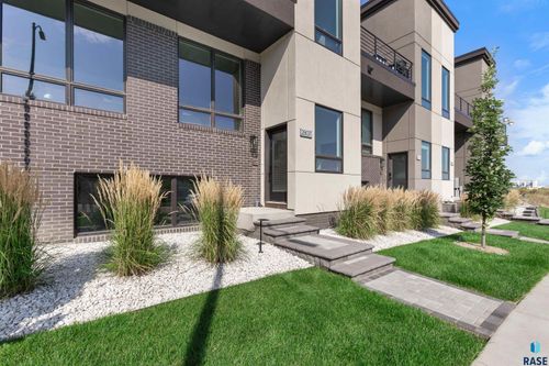 2807 S Terry Ave Avenue, Sioux Falls, SD, 57106 | Card Image