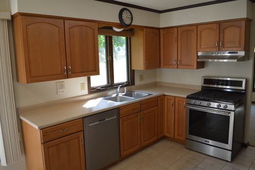 1701 Woodcrest Dr, Saint Anne, IL, 60964-4491 | Card Image