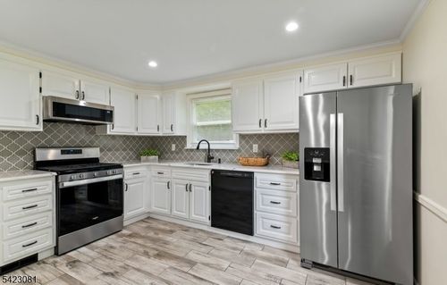 30 Meisel Ave, Springfield, NJ, 07081-1811 | Card Image