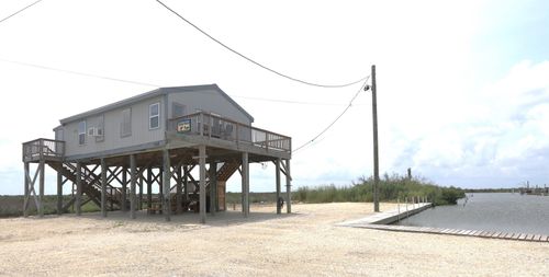 195 Highway 1, Grand Isle, LA, 70358-9601 | Card Image