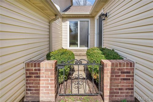 12000 Autumn Lakes Dr, Maryland Heights, MO, 63043-4908 | Card Image