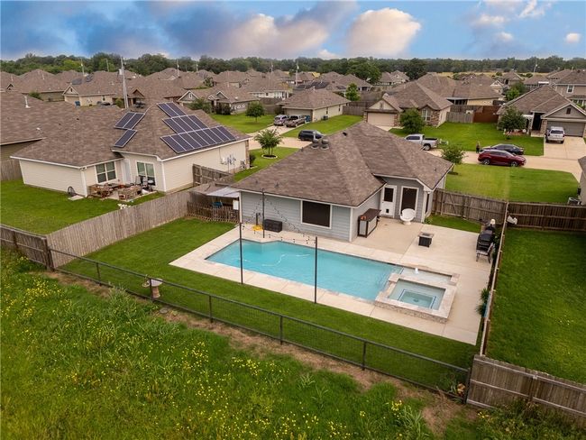 817 Mockingbird St, House other with 3 bedrooms, 2 bathrooms and null parking in Navasota TX | Image 31