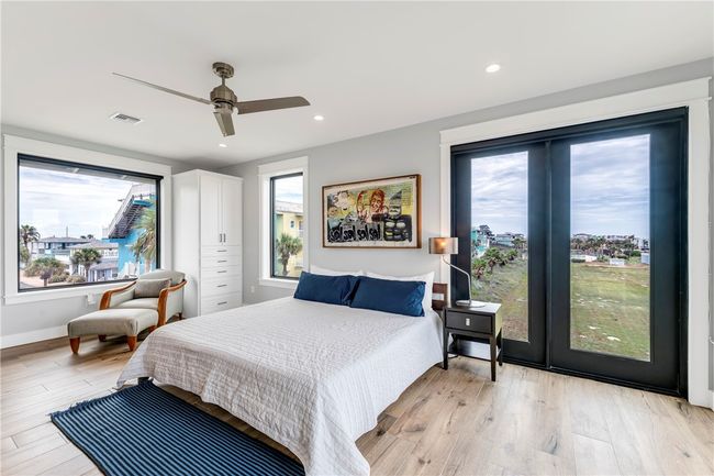 Upstairs guest bedroom 2. | Image 30